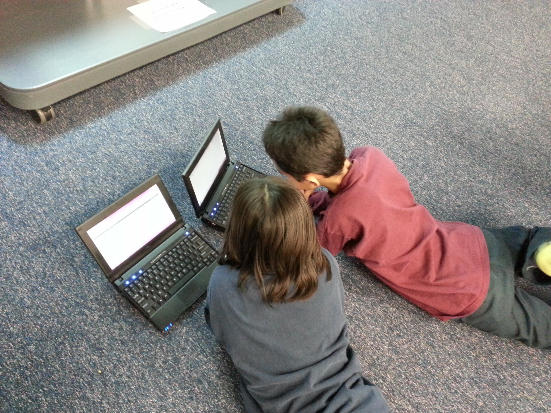 2 kids coding