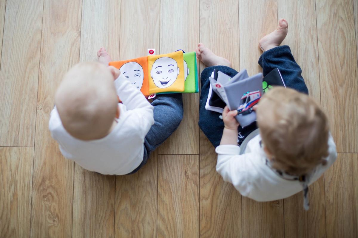 babies reading